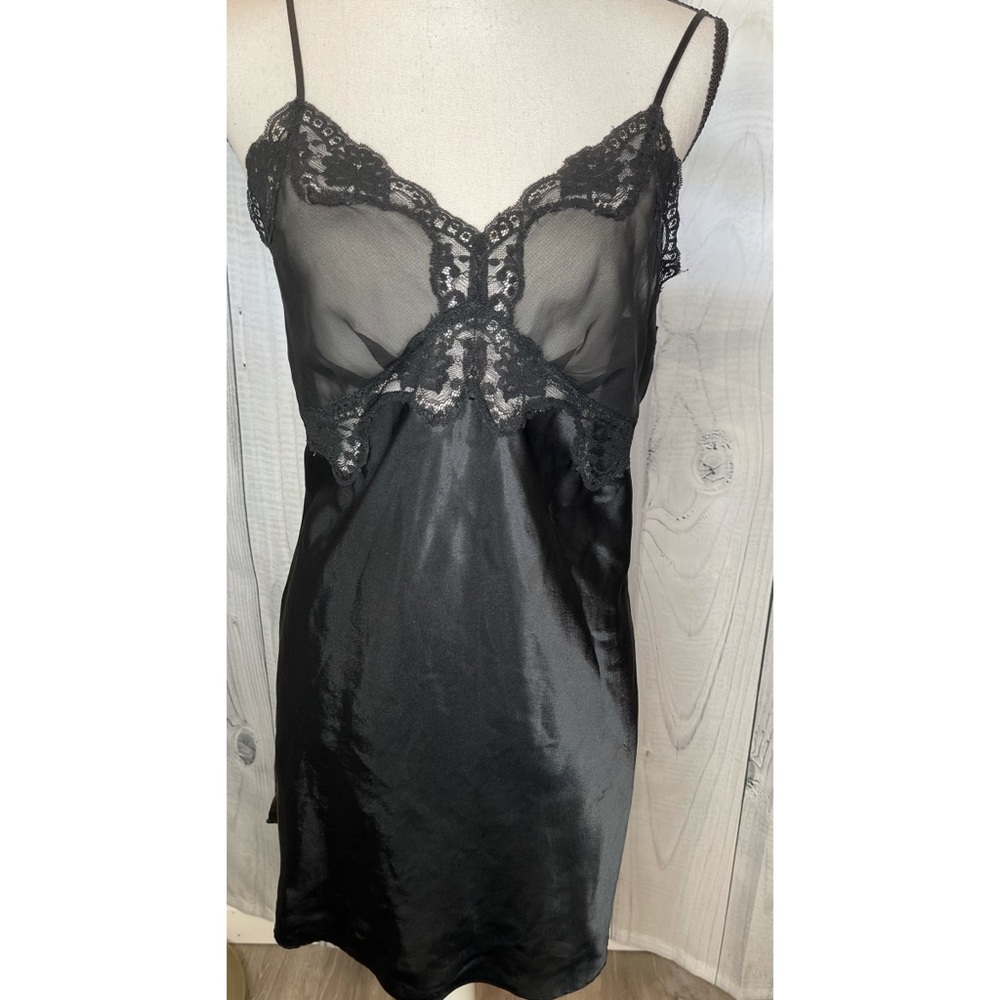 VICTORIA’S SECRET Vtg Chemise Nightgown Nighty M